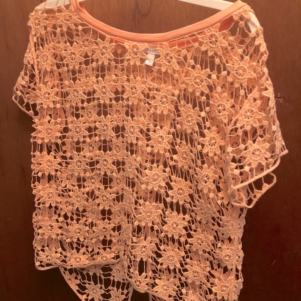 Delia’s adorable peach top